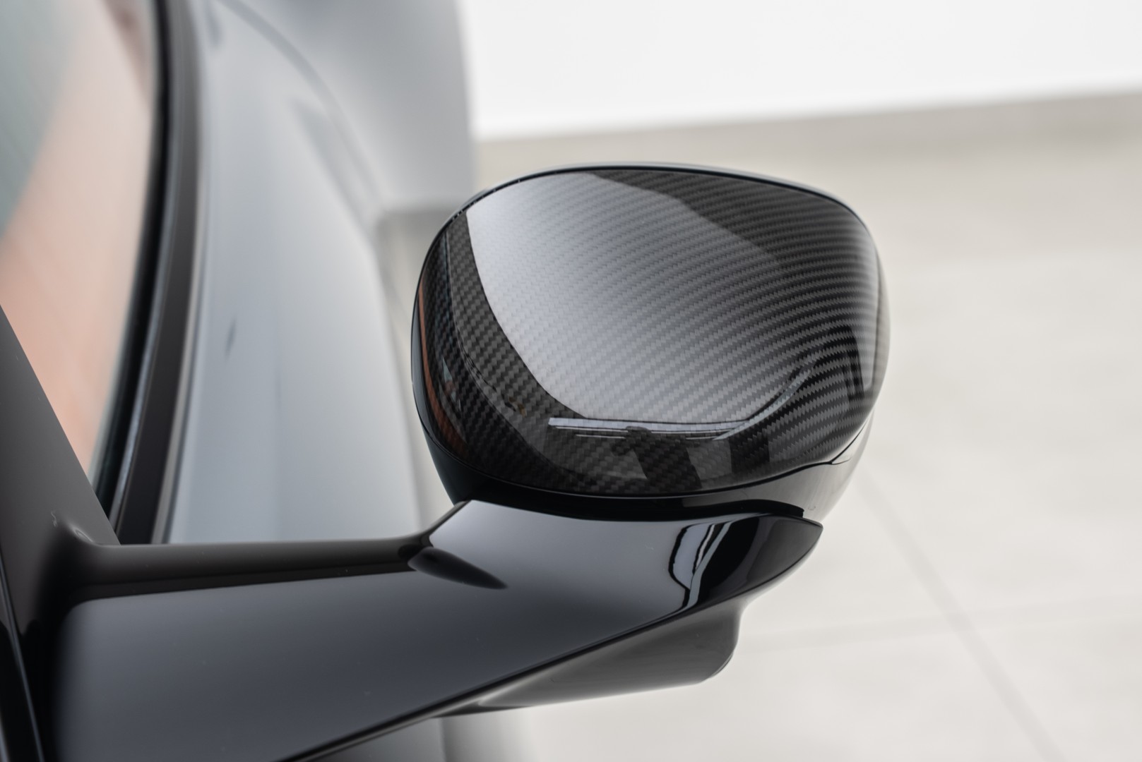 2025 ASTON MARTIN VANQUISH. FULL CARBON.